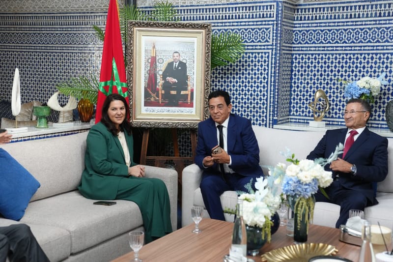 Delegations meeting at the PAM headquarters in front of the King’s portrait